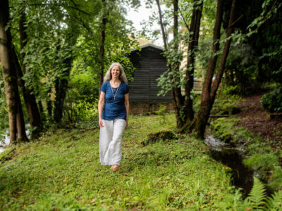 Gunda Ganga Janowski | Hüterin von Orten für weise Frauen | Spirituelle Lehrerin | Vogelsberg in Hessen | ganzjährig