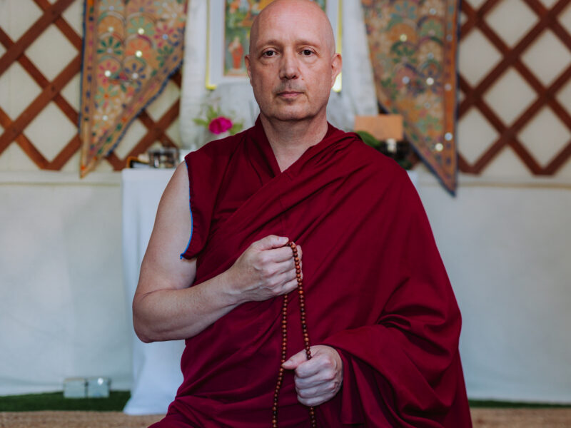 Auf den Spuren des Buddha mit Ven. Thegchok-buddhstischer Mönch & Yoga