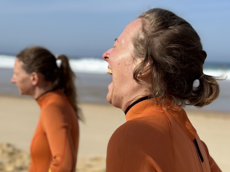 Waves Called Life - Selbstbestimmung, Zyklusbewusstsein und Female Empowerment - Dein Frauen-Surf-Retreat 2024 in Portugal